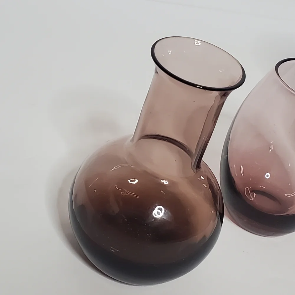 Vintage Purple Amethyst Art Glass Bud Vases, Lot Of 4 - One is flawed - Picture 3 of 10
